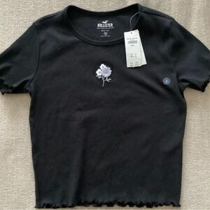 NWT Juniors Hollister Tee
